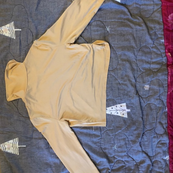 Long sleeve turtleneck from shein with a cross pattern at the front - Picture 2 of 3